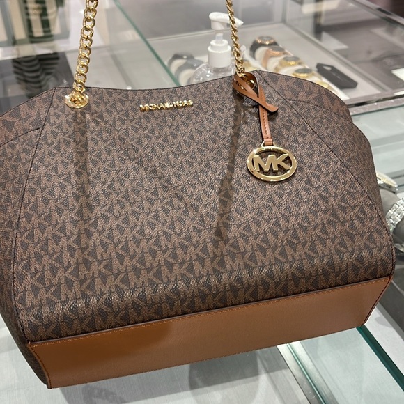 MICHAEL KORS 
Jet Set Large Signature Shoulder Tote Bag
Brown Signature 
NWT - Picture 12 of 16